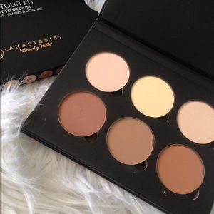 NEW Anastasia Contour Kit in Light to Medium